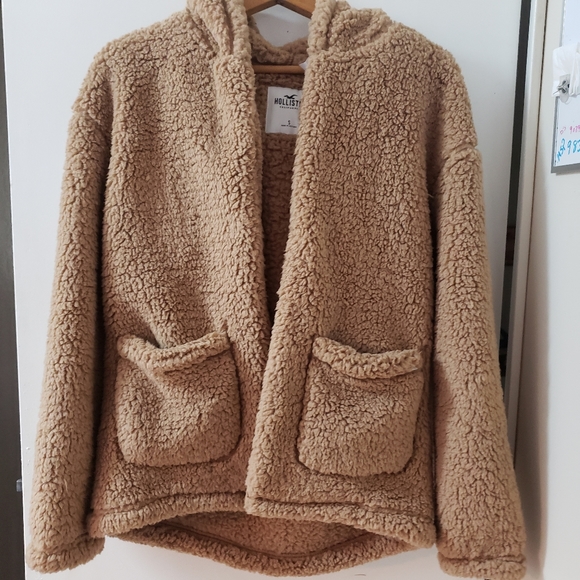 Hollister Jackets & Blazers - sherpa jacket,brand new with tags,beige/natural Size Small but fits medium